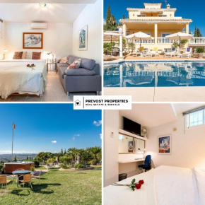 Romantic getaway with Pool, Jacuzzi and Zen garden - Only 5min to Estepona town